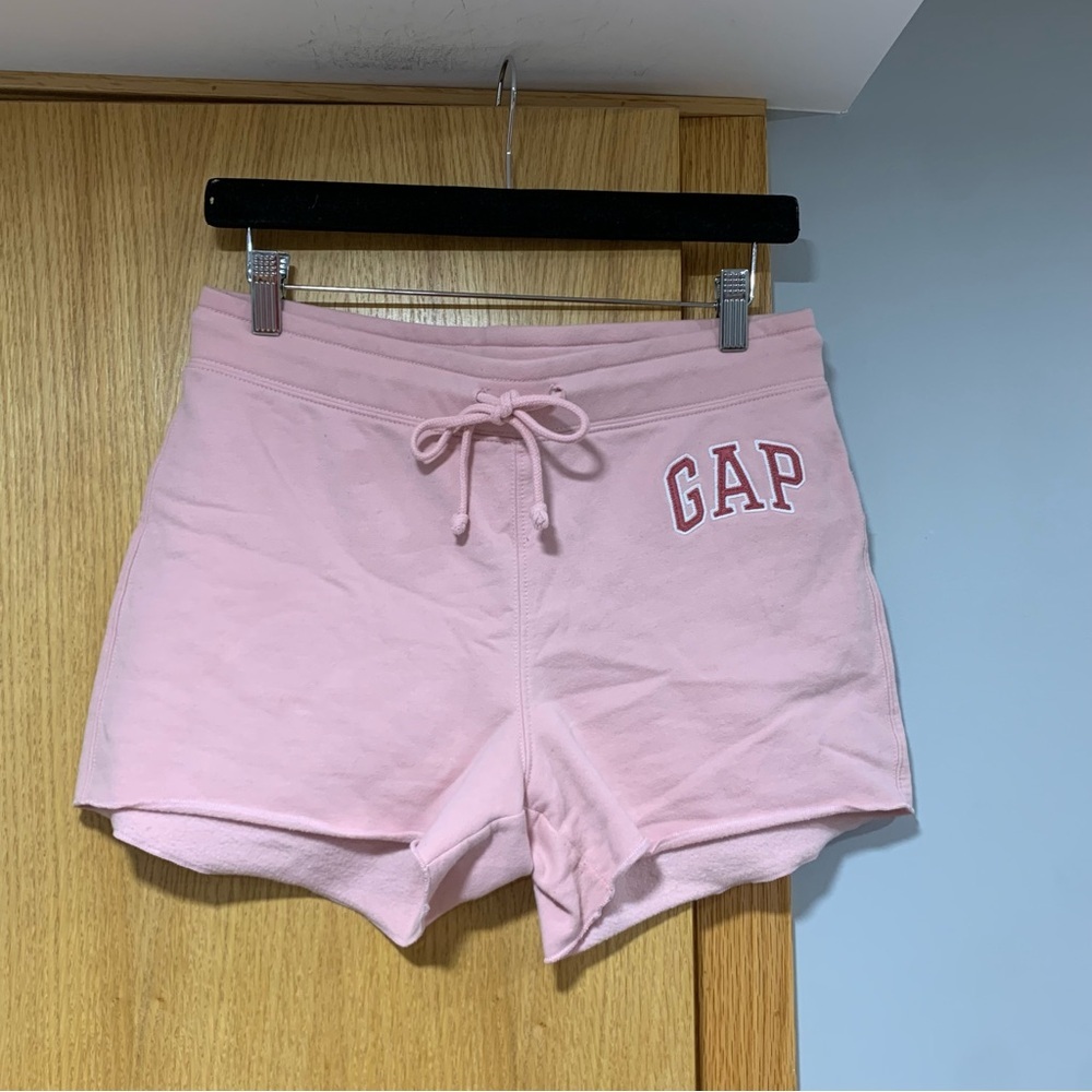 Gap Logo Fleece Shorts in Pink - Size Small